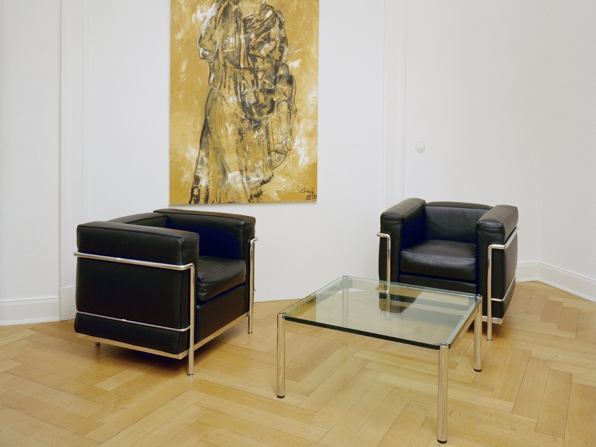Cassina und Classicon Designklassiker im Wartezimmer