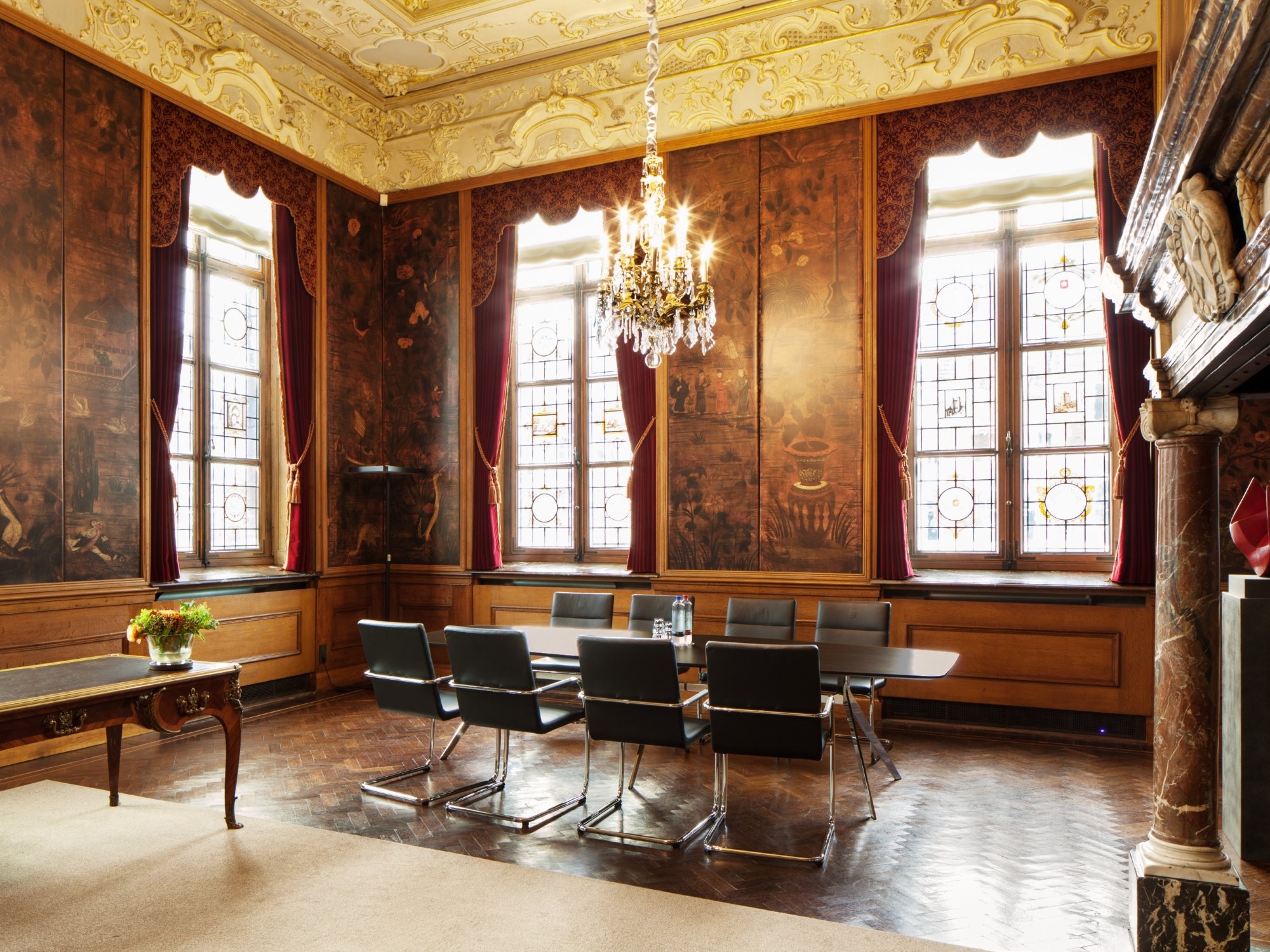 Repräsentativer Raum mit Thonet Bestuhlung