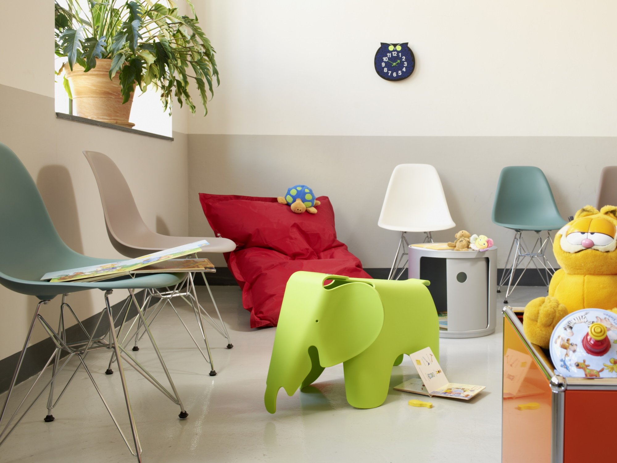 Wartezimmer mit Vitra Möbeln