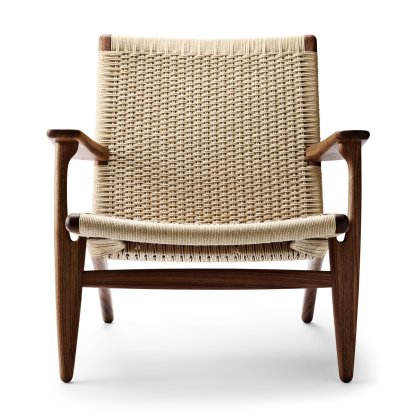 CH25 Loungesessel, Nussbaum klar lackiert, Natur